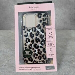 W9. Kate Spade New York Case For Apple iPhone 6.1‎ 2022 (13) Cheetah